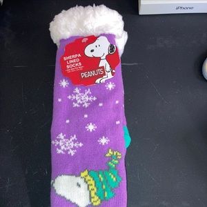 Women's Peanuts Snoopy Sherpa Lined Socks Fur Non Slip Purple Snowflake NWT